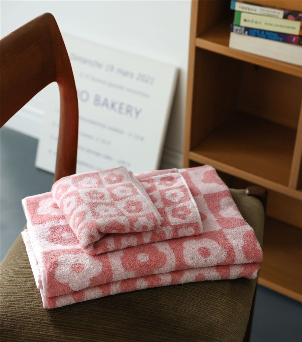 Retro Floral Towel